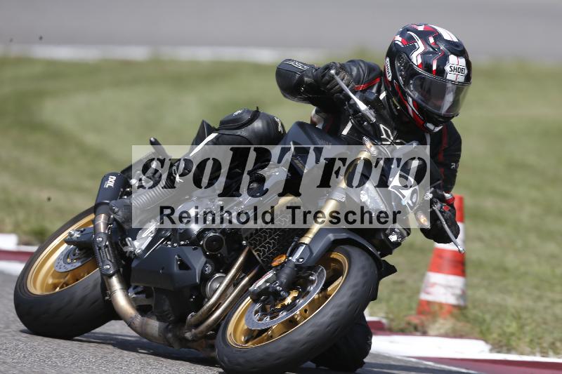 /Archiv-2025/49 26.08.2025 Cornu Master School ADR/blau-bleu/29